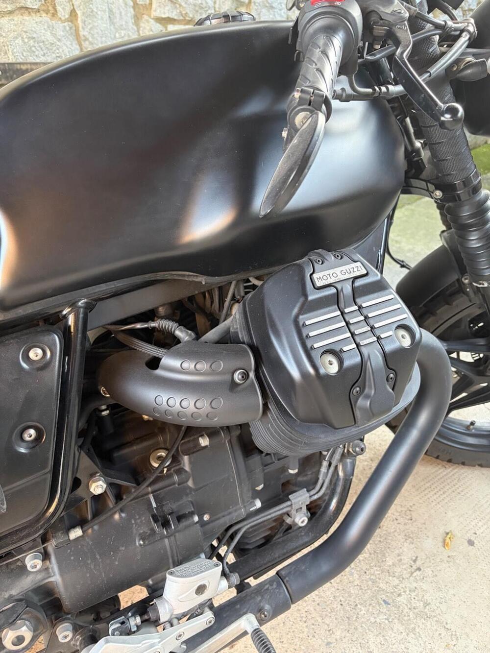 Moto Guzzi V7 III Stone (2017 - 20) (5)