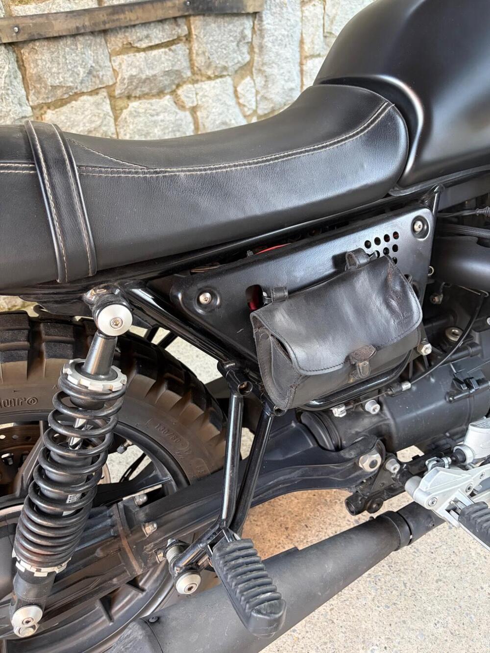 Moto Guzzi V7 III Stone (2017 - 20) (6)