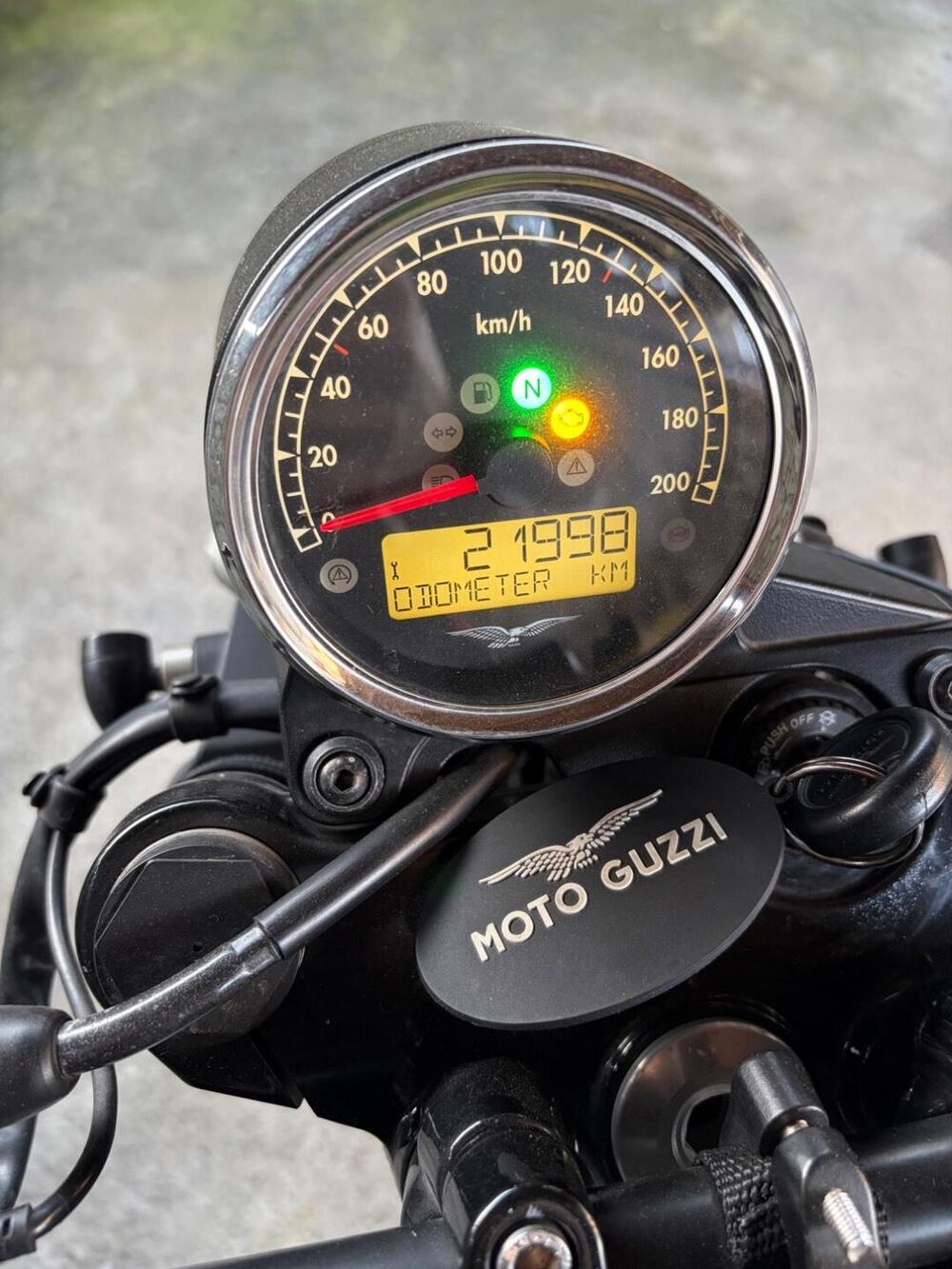 Moto Guzzi V7 III Stone (2017 - 20) (7)