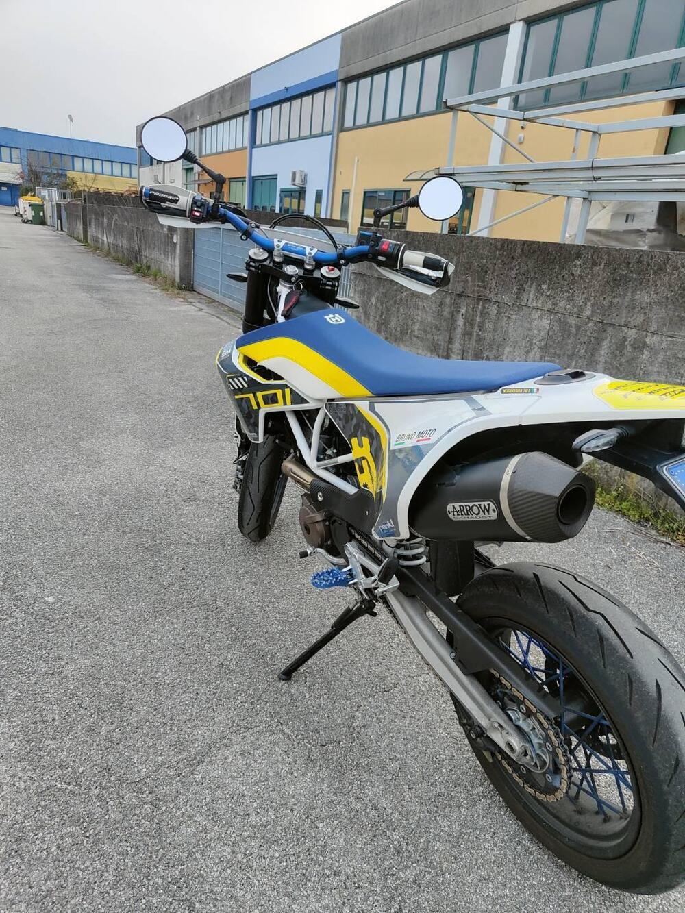 Husqvarna 701 Supermoto (2017 - 19) (4)