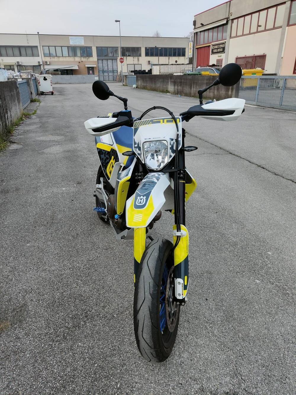 Husqvarna 701 Supermoto (2017 - 19) (6)