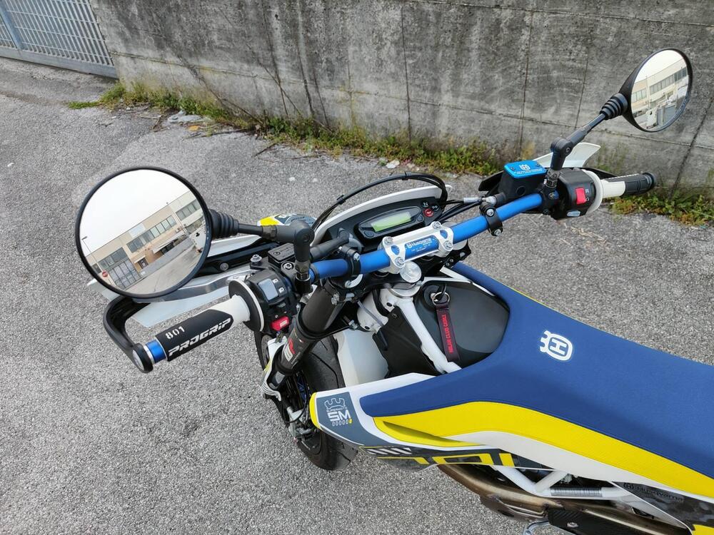 Husqvarna 701 Supermoto (2017 - 19) (7)