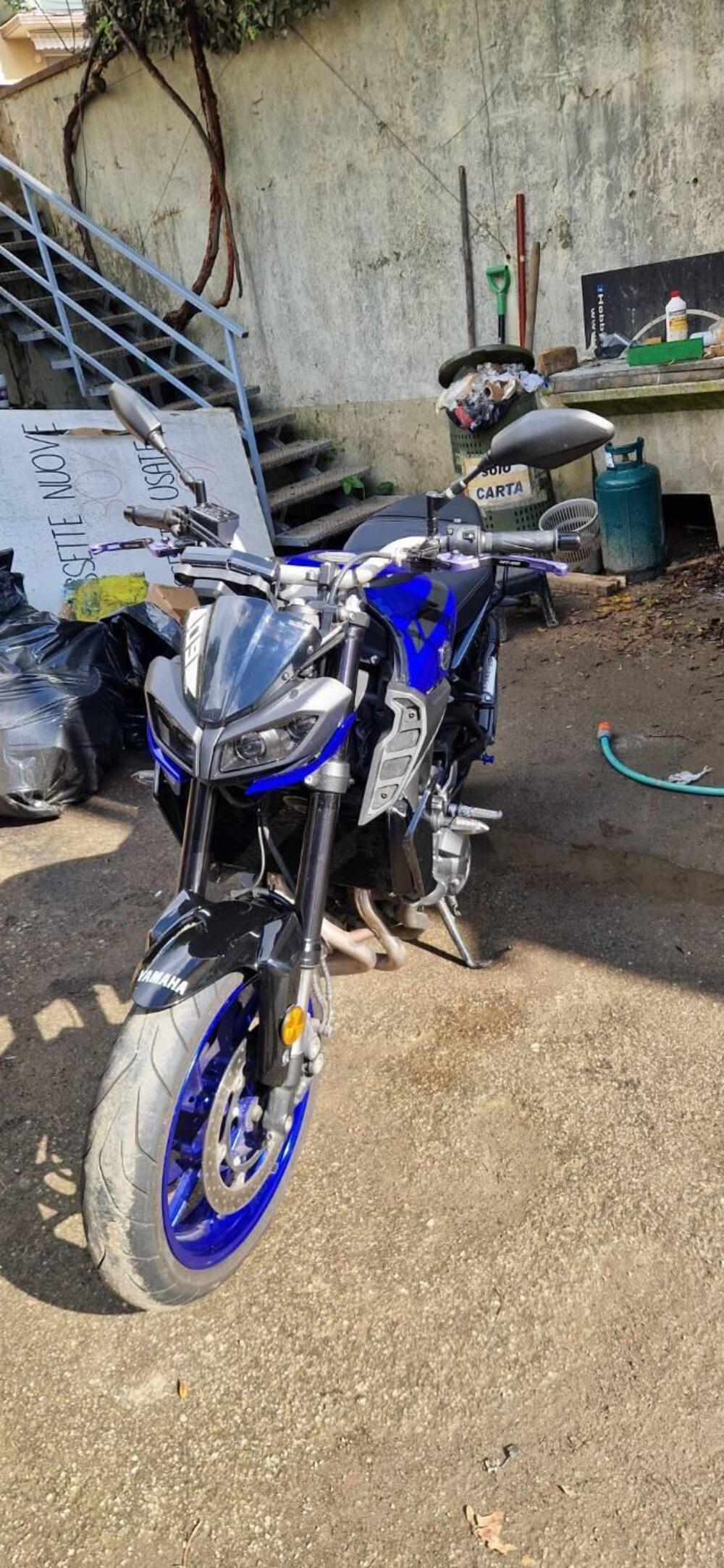 Yamaha MT-09 (2017 - 20) (2)