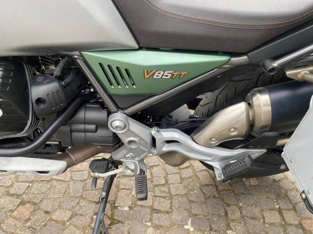 Moto Guzzi V85 TT Centenario (2021 - 22) (7)