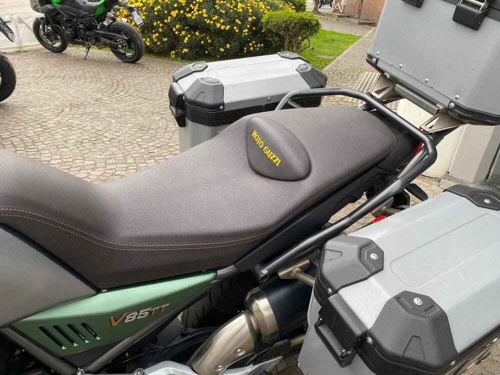 Moto Guzzi V85 TT Centenario (2021 - 22) (10)