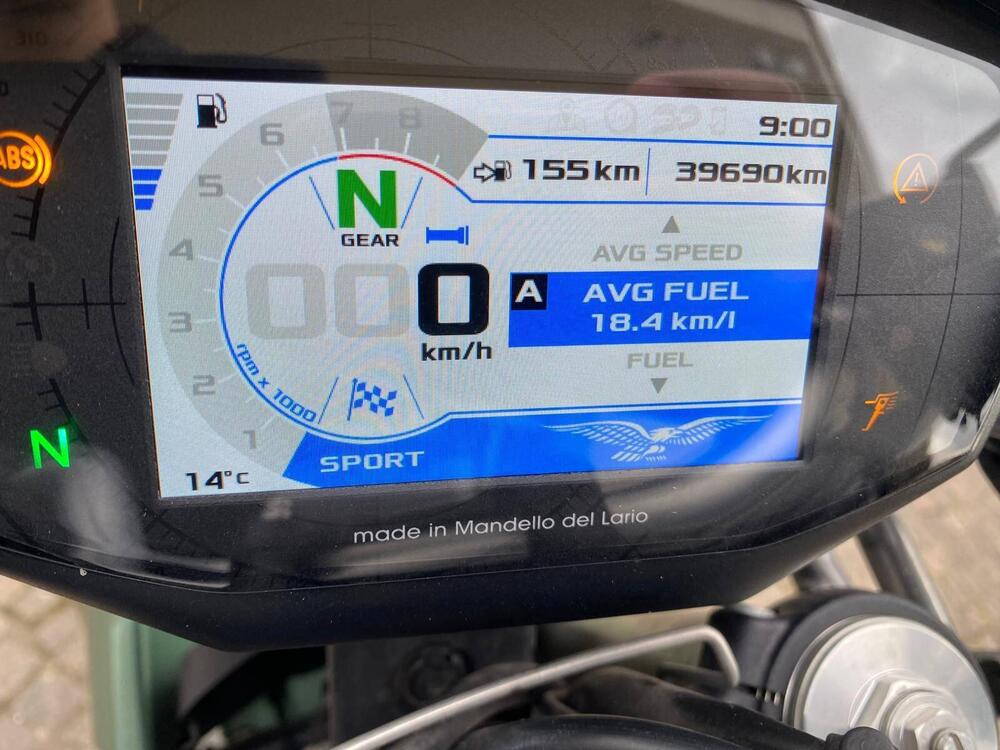 Moto Guzzi V85 TT Centenario (2021 - 22) (3)