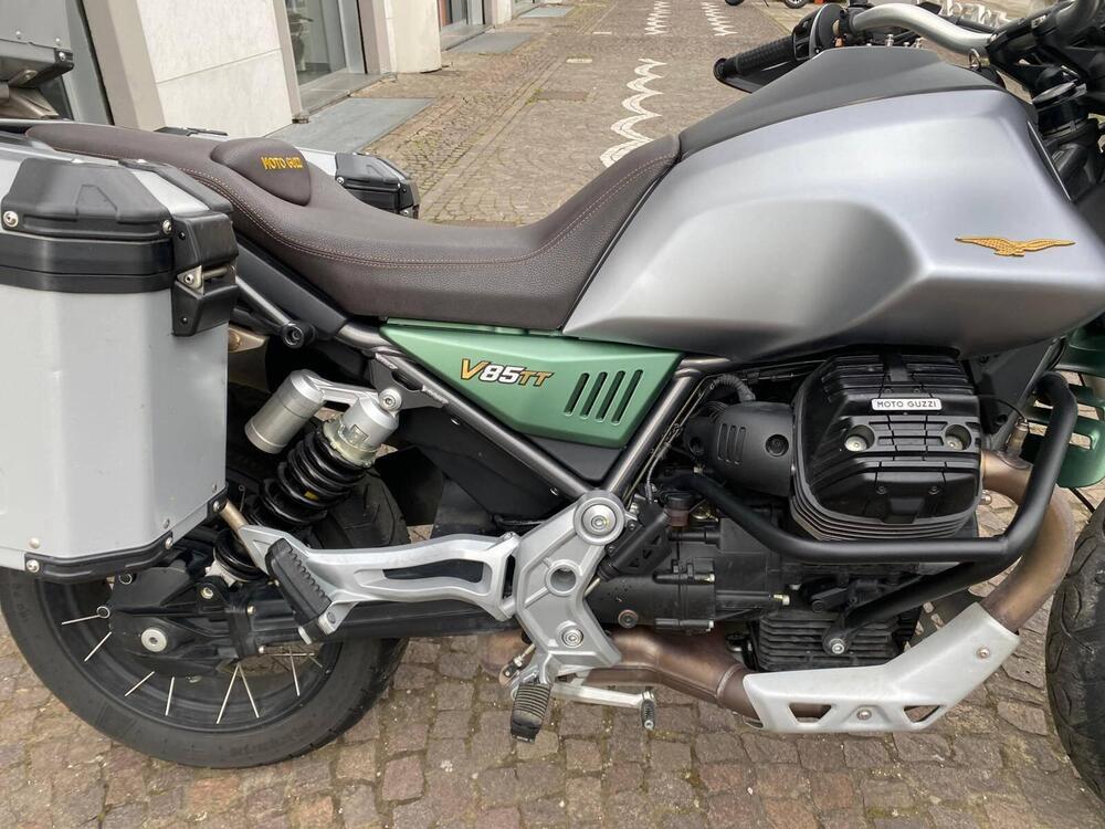 Moto Guzzi V85 TT Centenario (2021 - 22) (5)