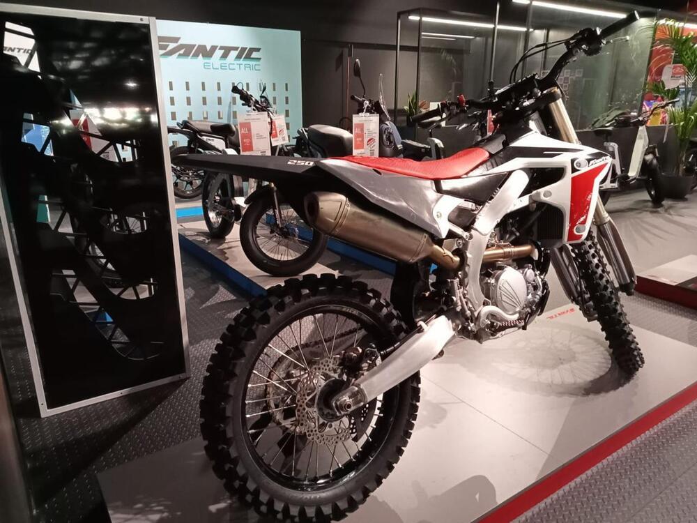 Fantic Motor XXF 250 Cross (2022) (3)