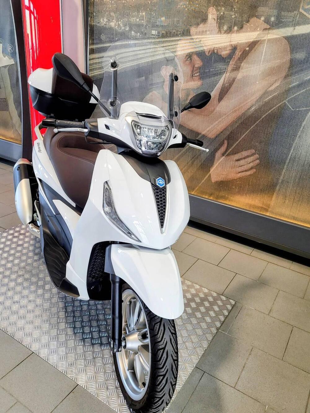 Piaggio Beverly 300 ABS-ASR (2021 - 25) (3)