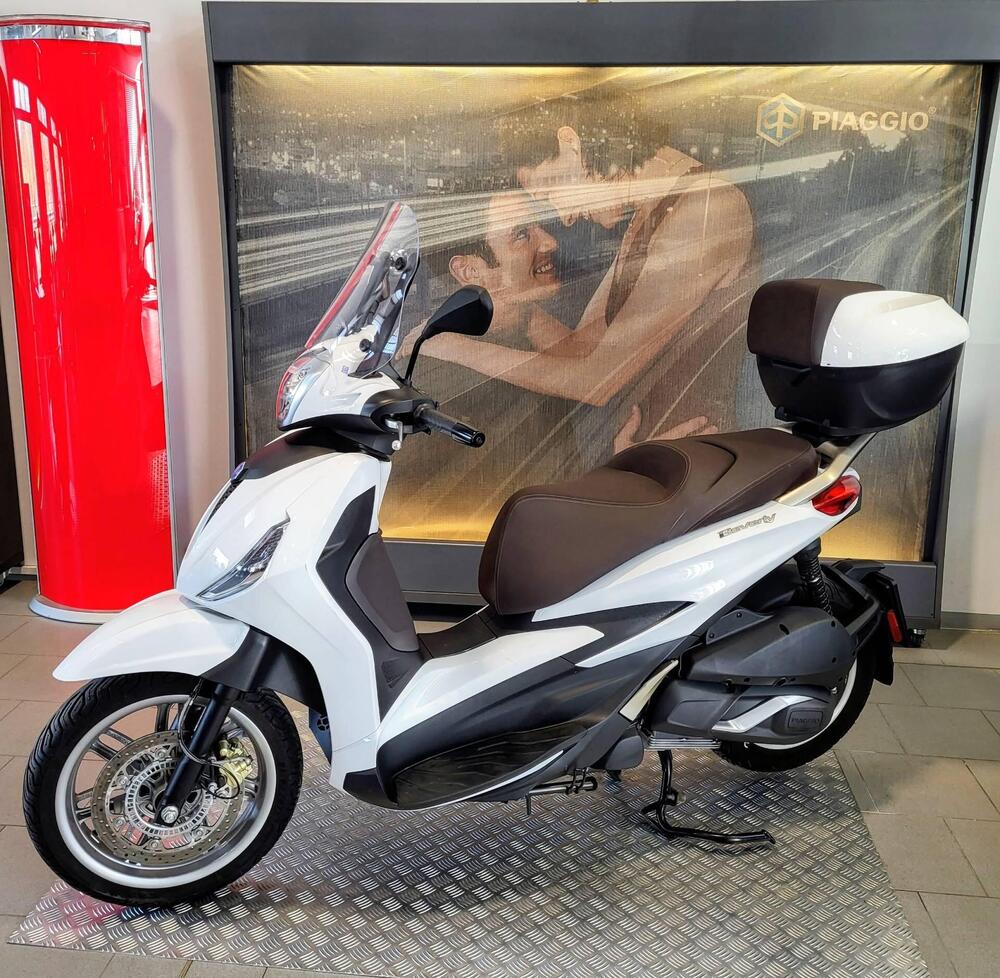 Piaggio Beverly 300 ABS-ASR (2021 - 25) (2)