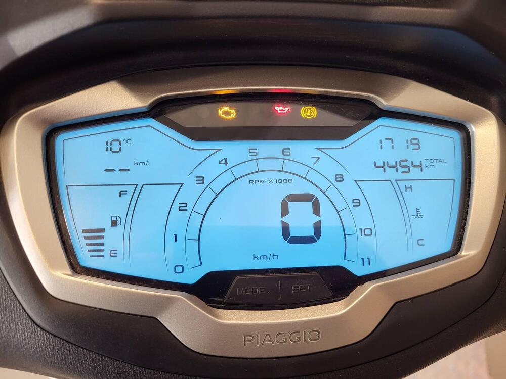 Piaggio Beverly 300 ABS-ASR (2021 - 25) (4)