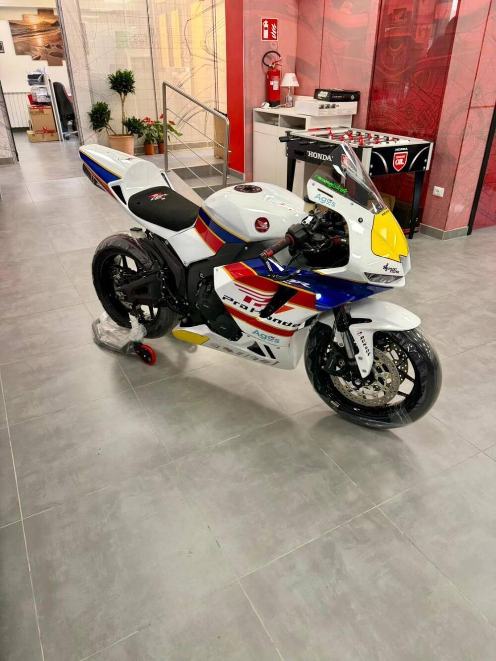 Honda CBR 600 RR (2024 - 26) (3)