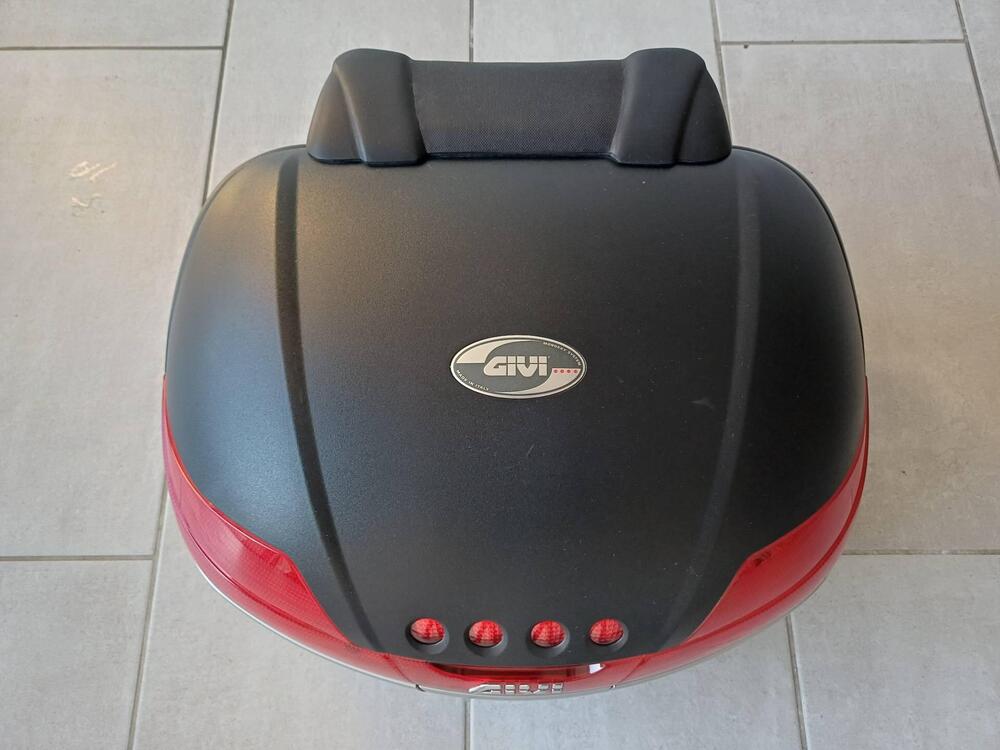 Bauletto GIVI V46 Monokey + schienale passegggero (3)