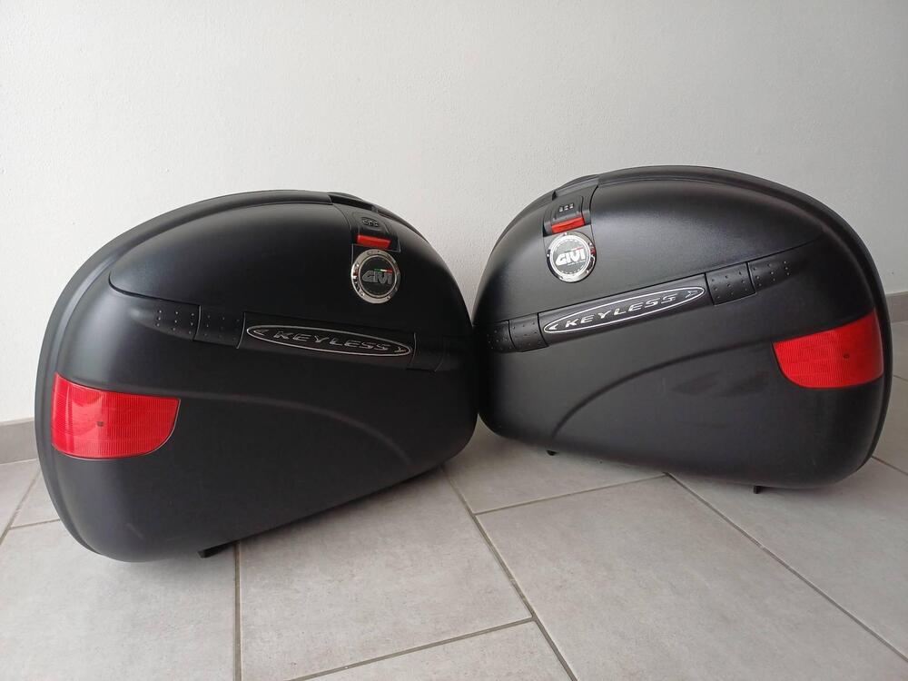 Valigie (bauloni) laterali GIVI E41 Keyless