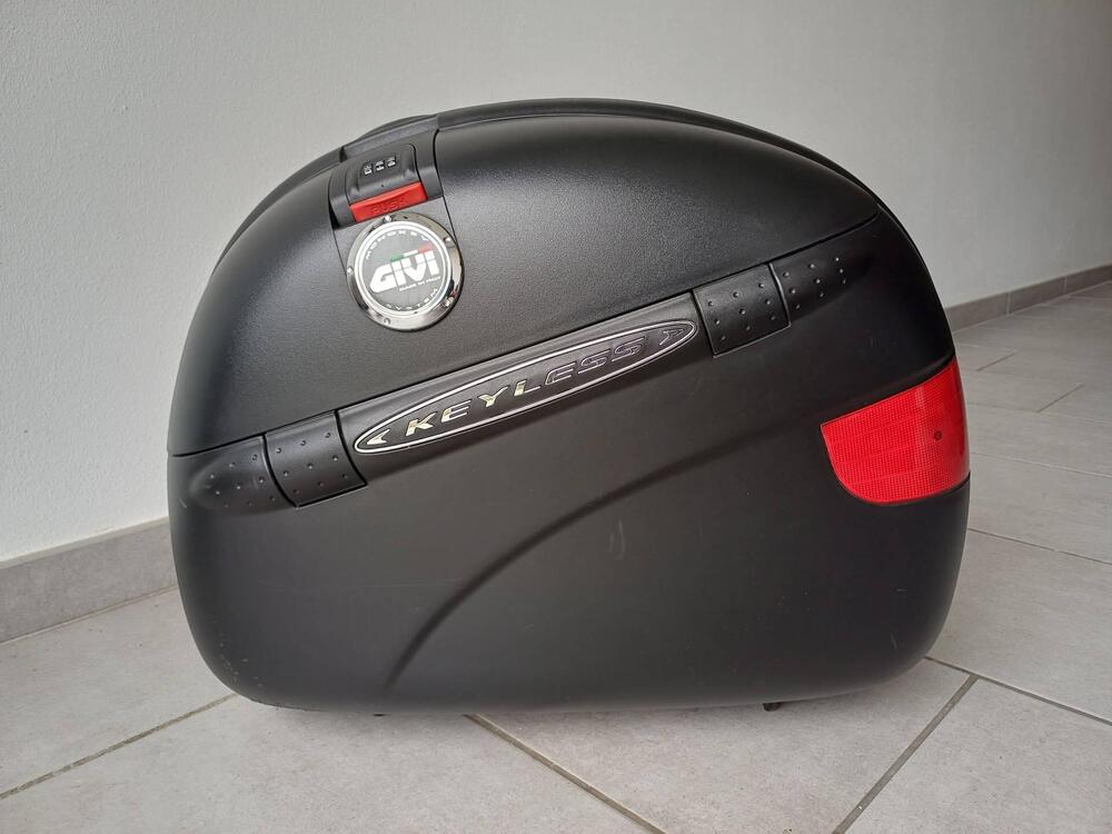 Valigie (bauloni) laterali GIVI E41 Keyless (2)