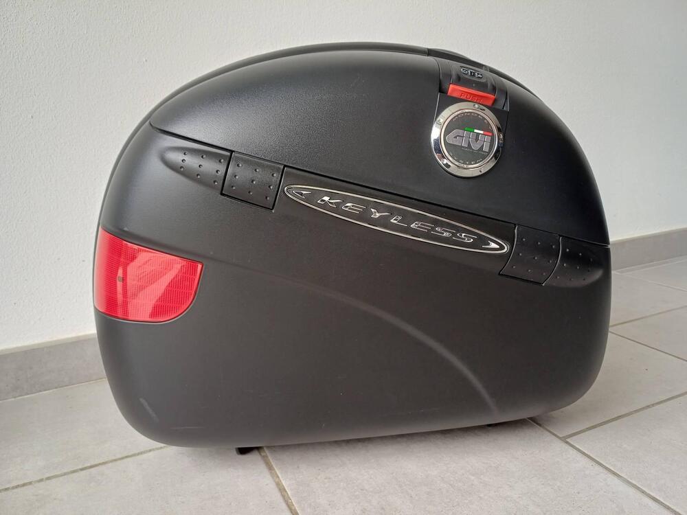 Valigie (bauloni) laterali GIVI E41 Keyless (3)
