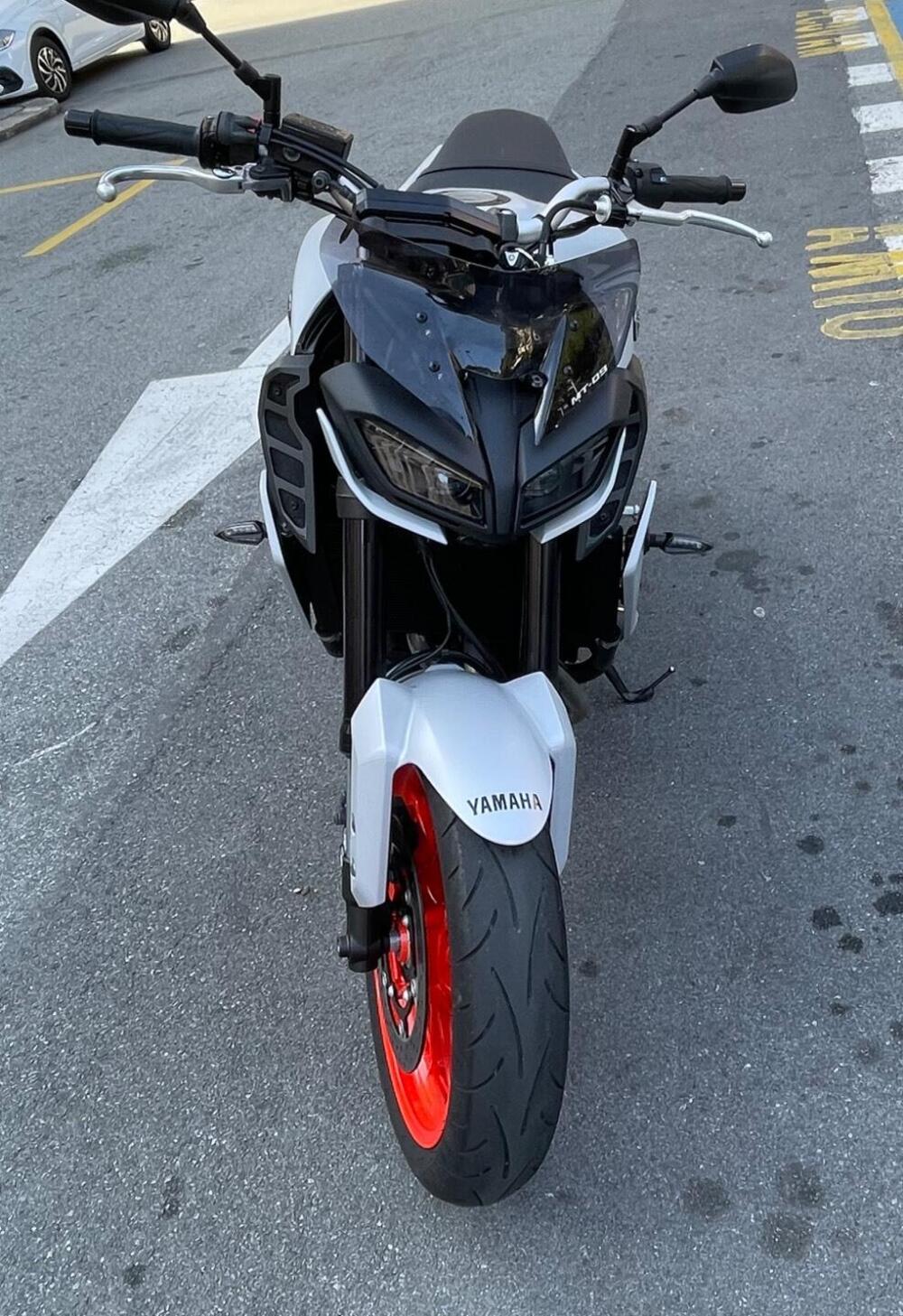 Yamaha MT-09 (2017 - 20) (2)