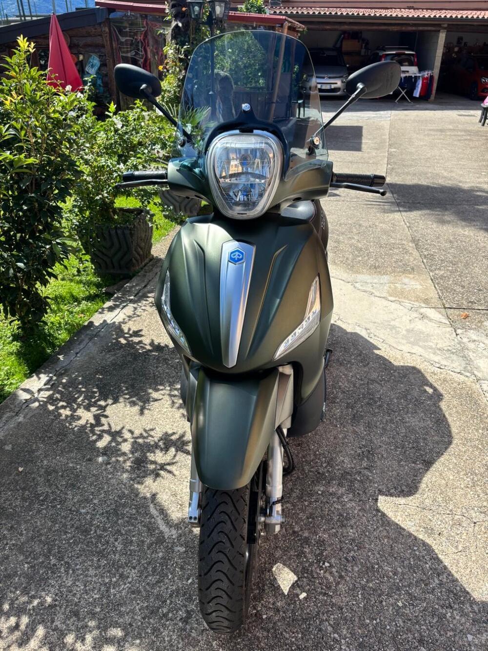 Piaggio Beverly 350 SportTouring ie ABS (2011 - 17) (2)