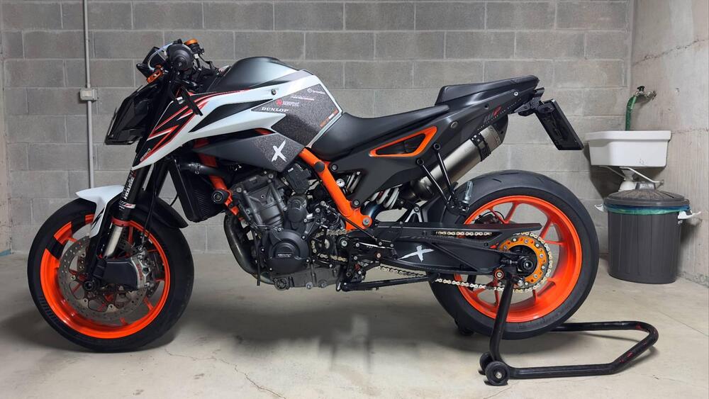 KTM 890 Duke R (2021)