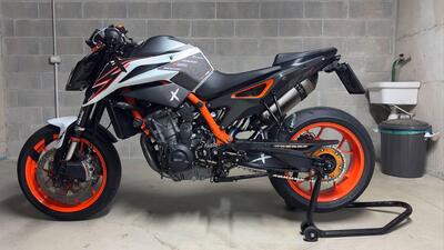 KTM 890 Duke R (2021) usata