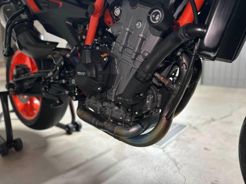 KTM 890 Duke R (2021) (7)
