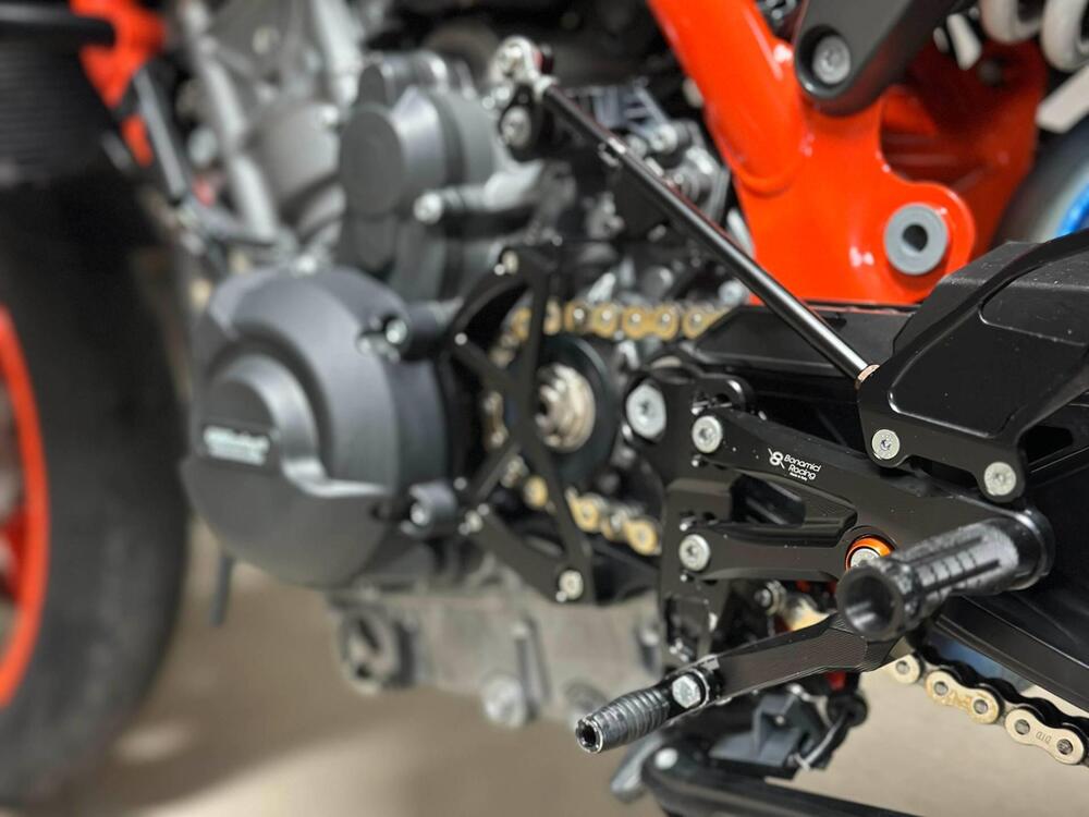 KTM 890 Duke R (2021) (9)