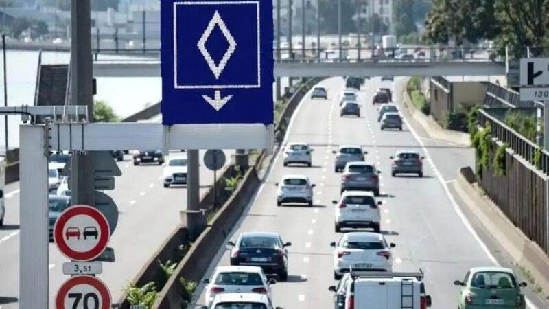 l rombo bianco su sfondo blu: il nuovo segnale stradale da conoscere