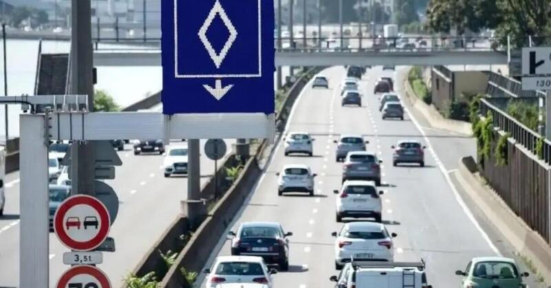 l rombo bianco su sfondo blu: il nuovo segnale stradale da conoscere