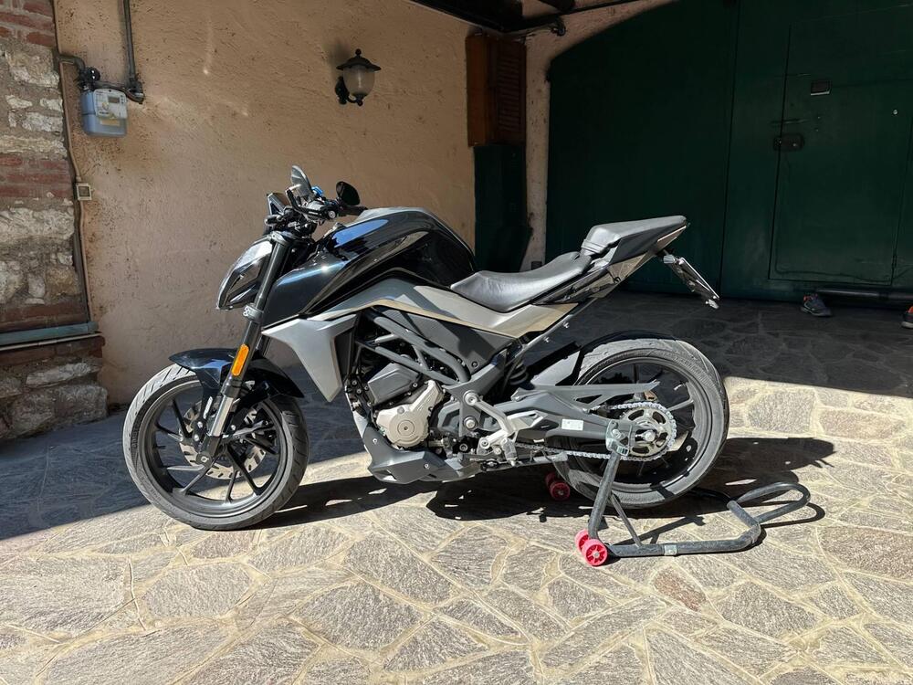 CFMOTO 300NK (2021 - 26) (5)