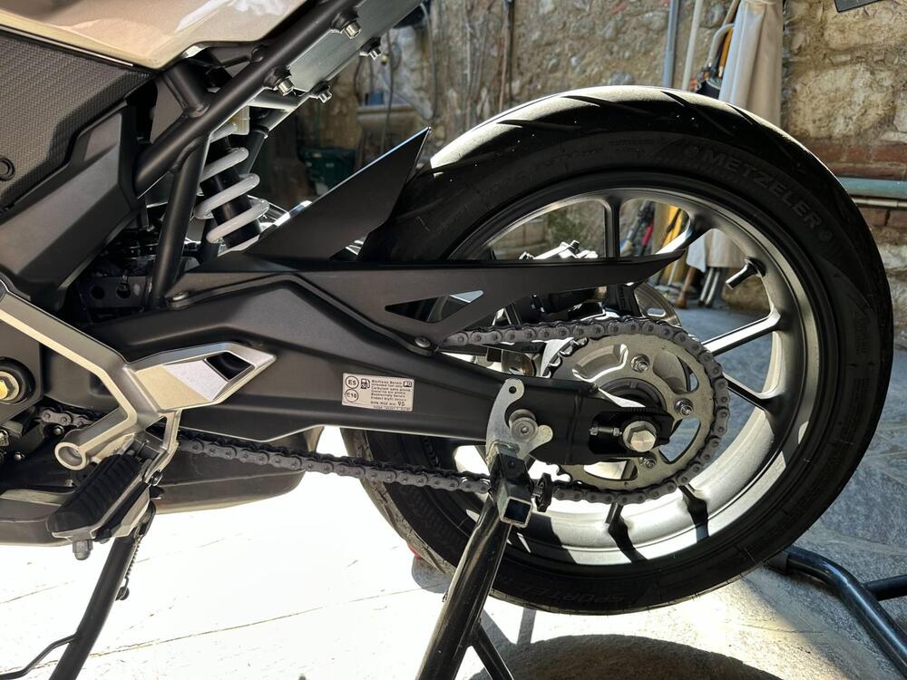 CFMOTO 300NK (2021 - 26) (9)