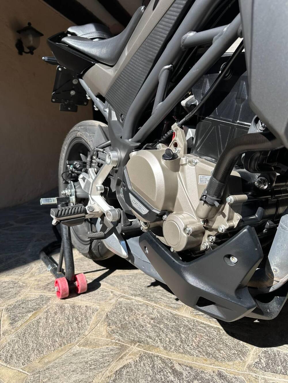 CFMOTO 300NK (2021 - 26) (7)