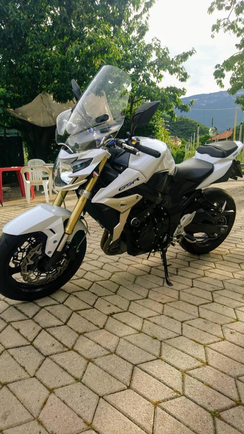 Suzuki GSR 750 (2010 - 15) (5)