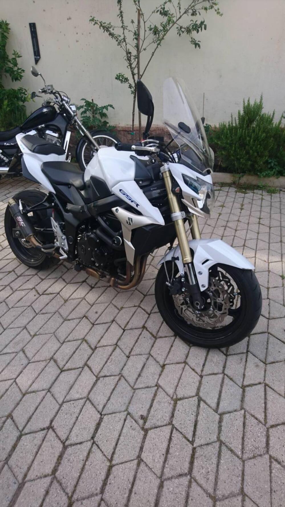 Suzuki GSR 750 (2010 - 15) (3)