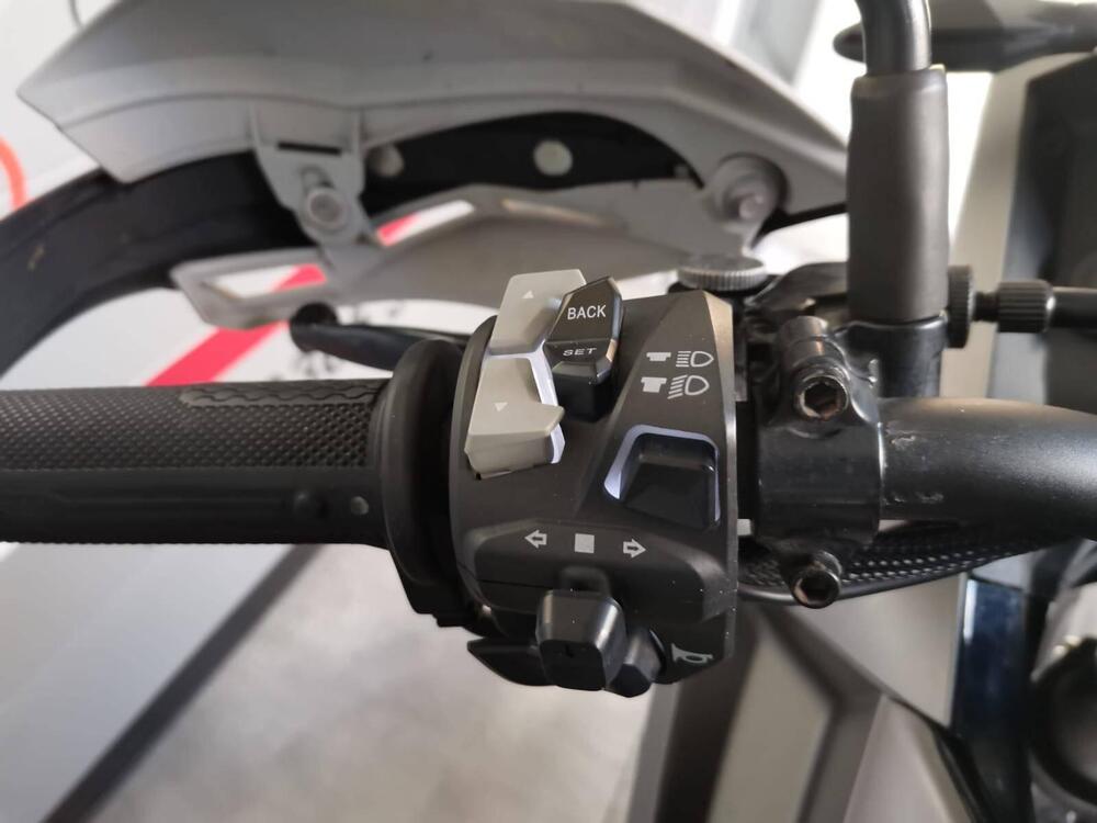 Moto Morini X-Cape 650 (2021 - 26) (15)