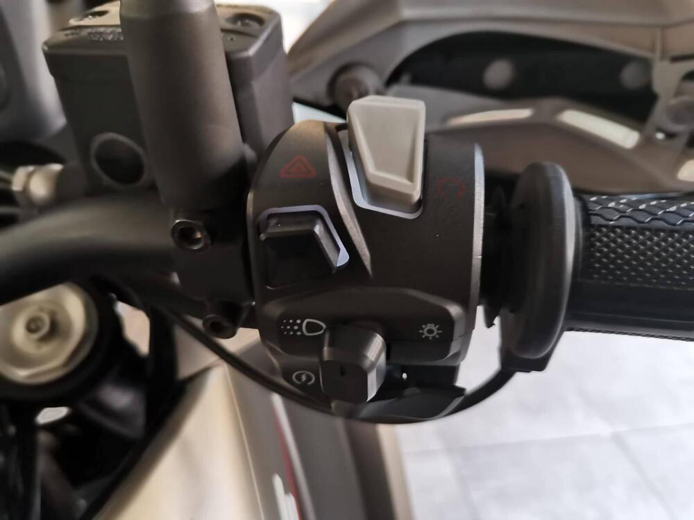 Moto Morini X-Cape 650 (2021 - 26) (17)