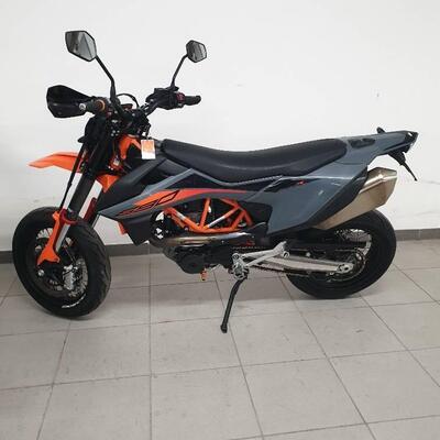 KTM 690 SMC R (2021 - 22) usata