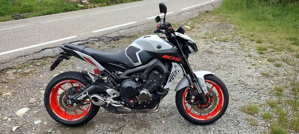 Yamaha MT-09 (2017 - 20) (2)