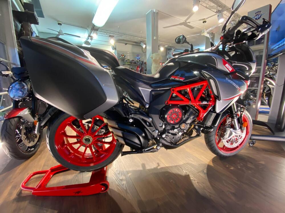 MV Agusta Turismo Veloce 800 RC SCS (2021 - 22) (2)