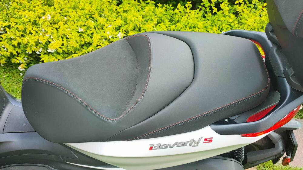 Piaggio Beverly 300 ABS-ASR (2021 - 25) (4)