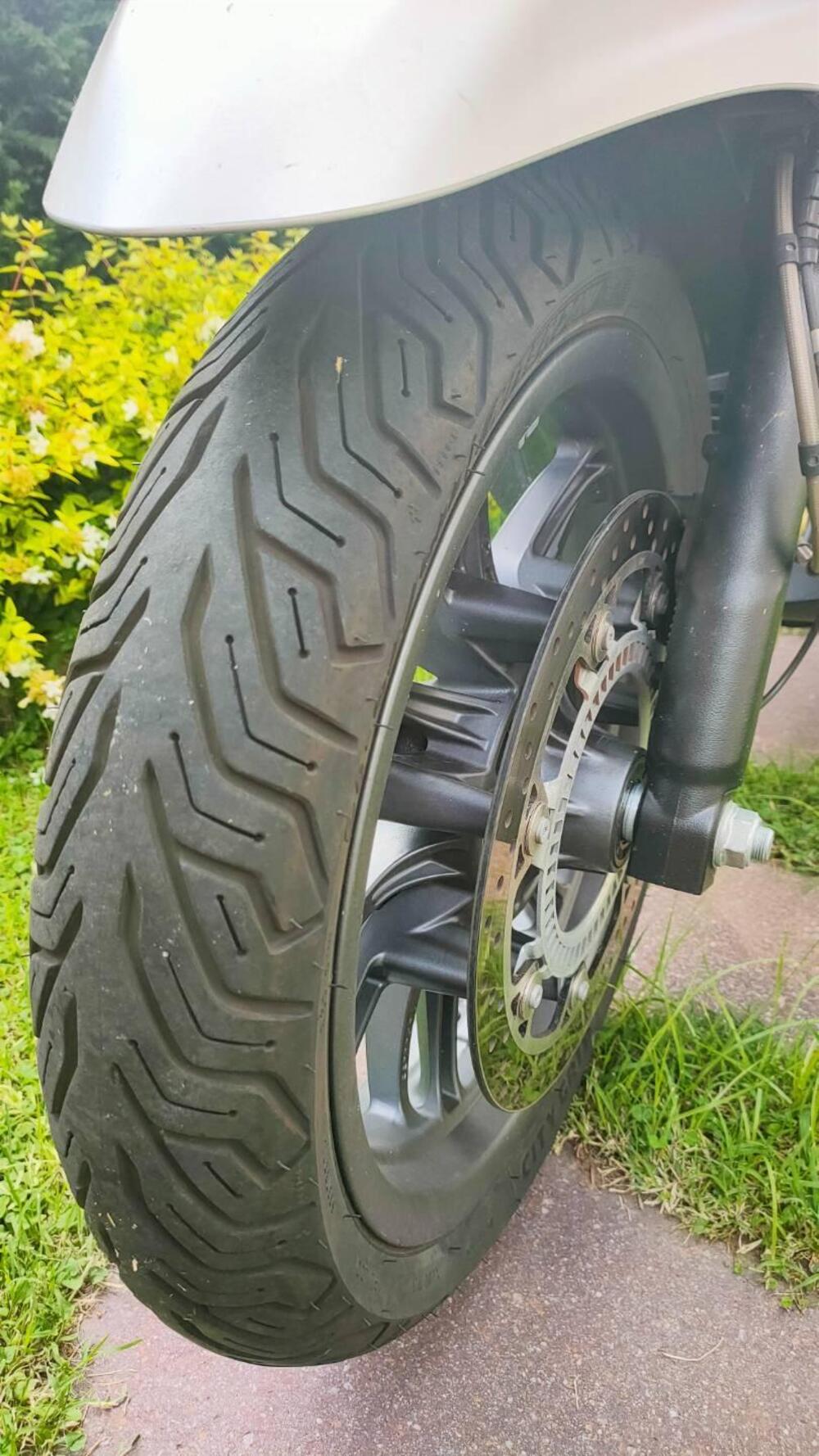 Piaggio Beverly 300 ABS-ASR (2021 - 25) (6)