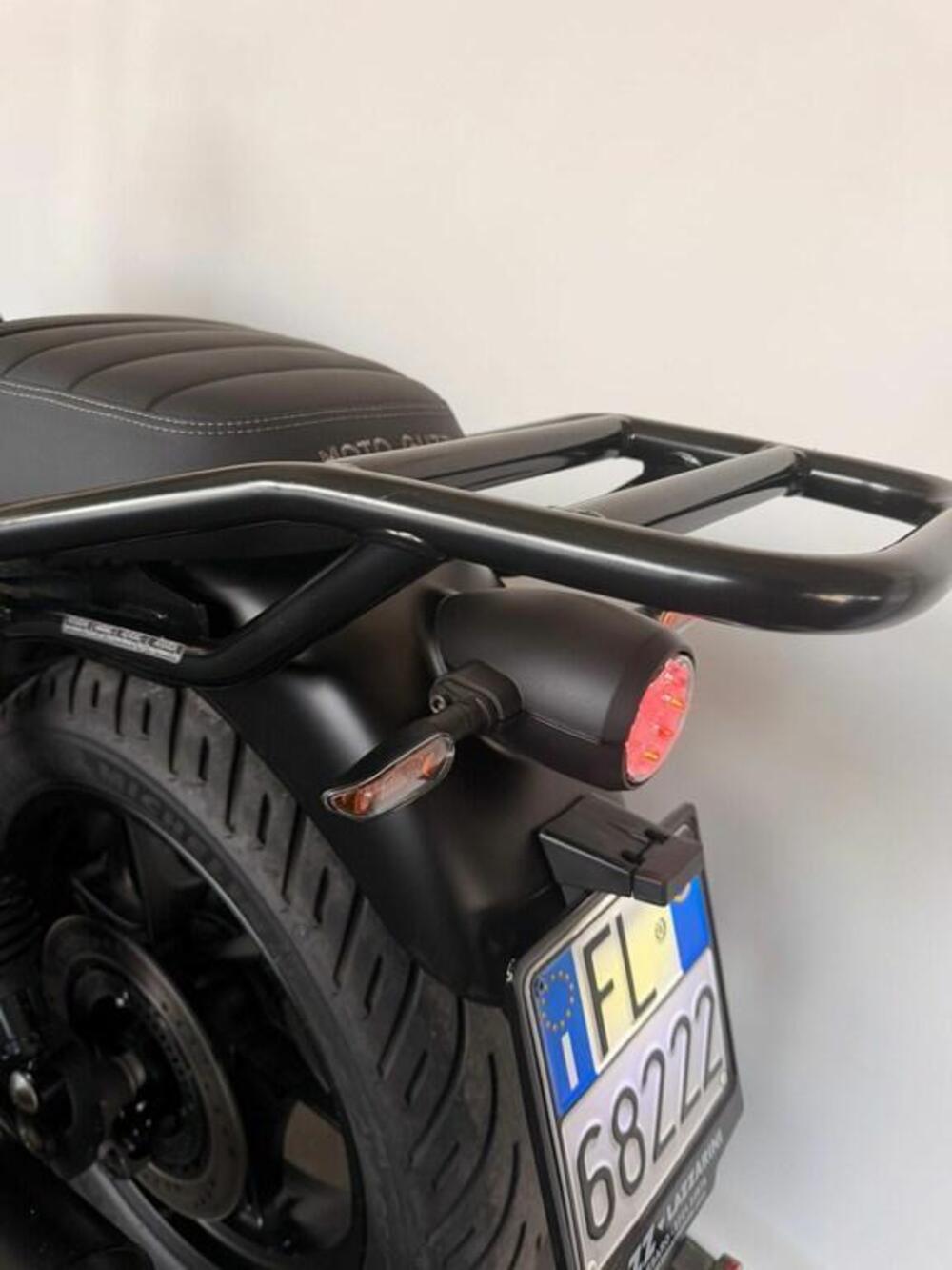 Moto Guzzi V7 Stone (2021 - 24) (6)