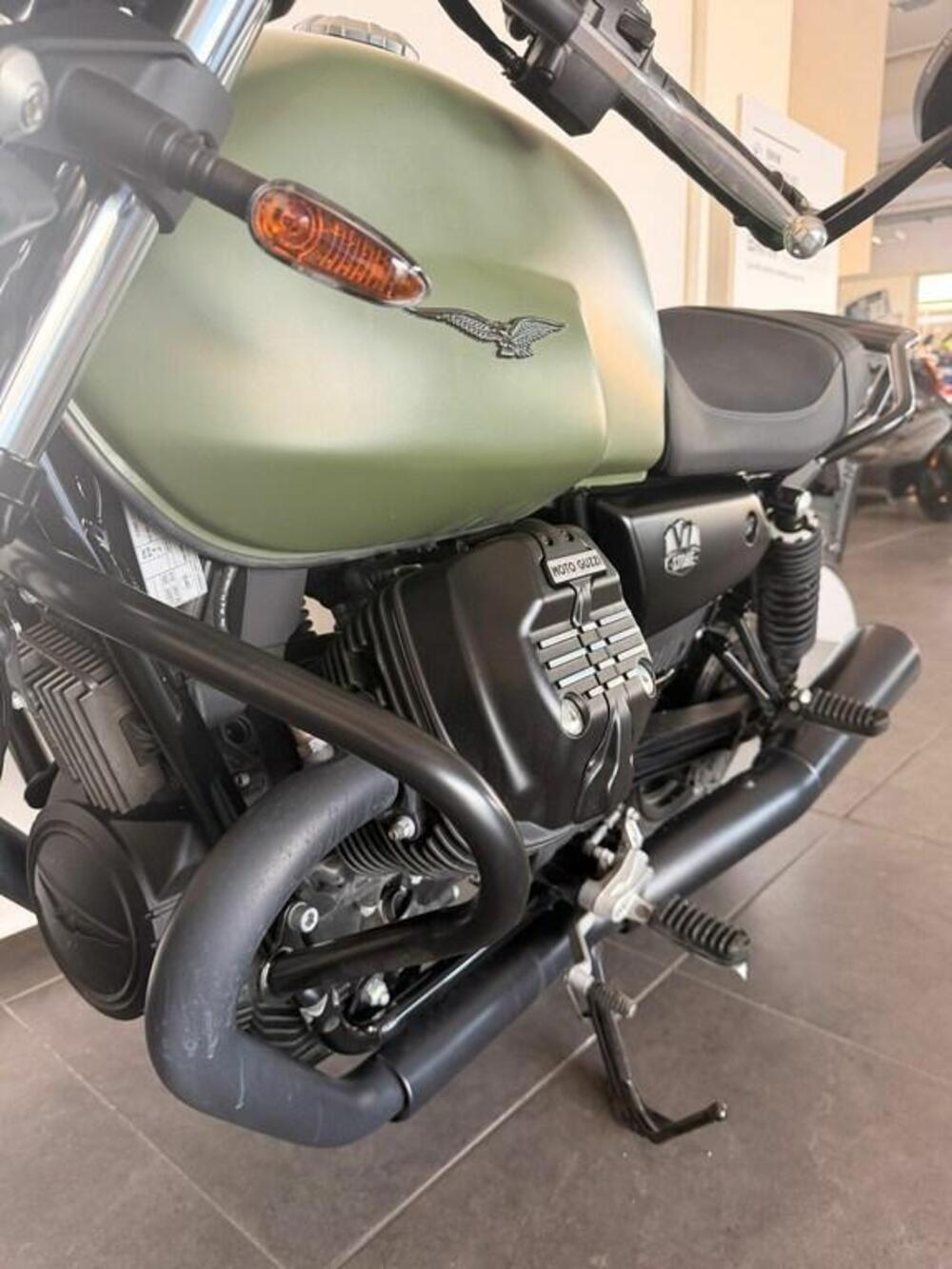 Moto Guzzi V7 Stone (2021 - 24) (8)