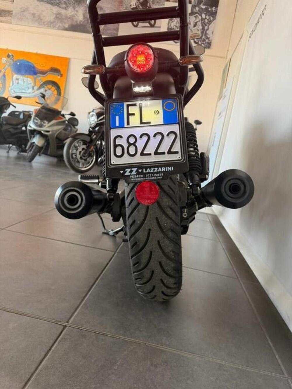 Moto Guzzi V7 Stone (2021 - 24) (7)
