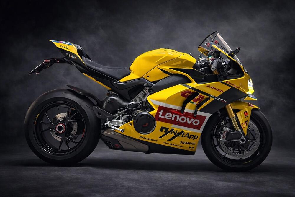 Ducati Panigale V4 Bagnaia 2022 World Champion Replica (2023) (2)