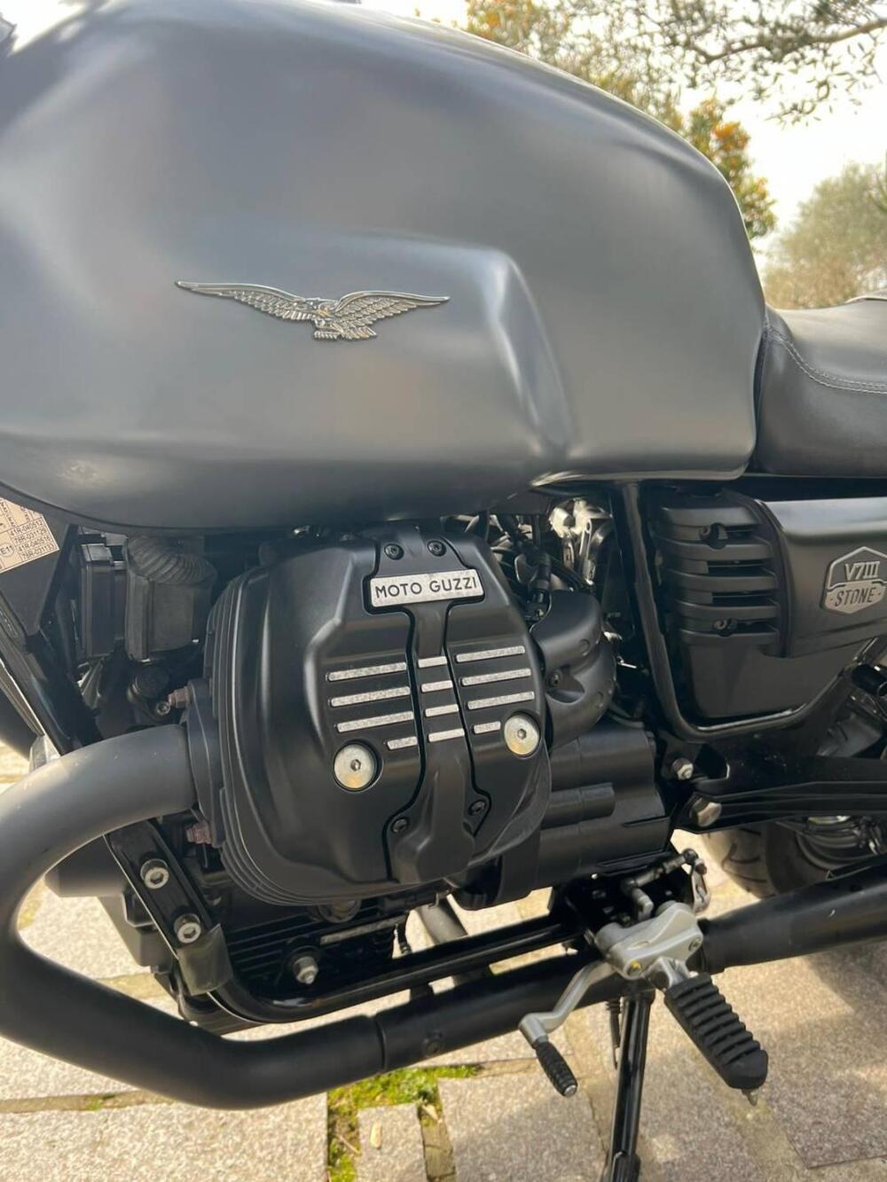 Moto Guzzi V7 III Stone (2017 - 20) (2)