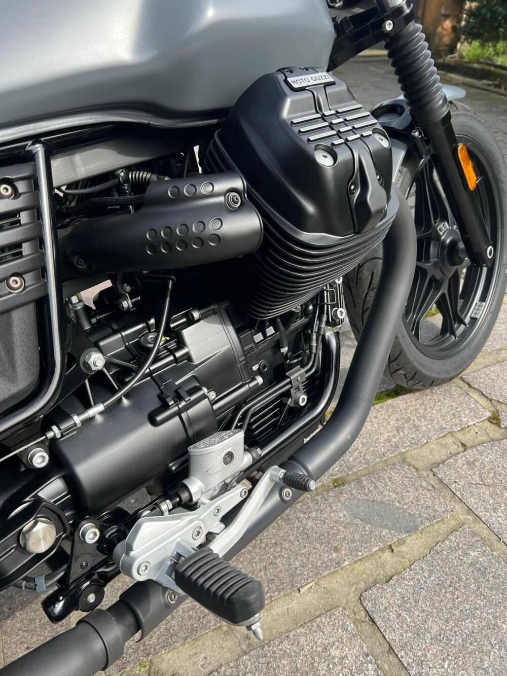Moto Guzzi V7 III Stone (2017 - 20) (3)