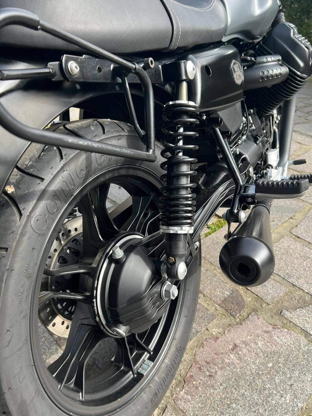 Moto Guzzi V7 III Stone (2017 - 20) (4)