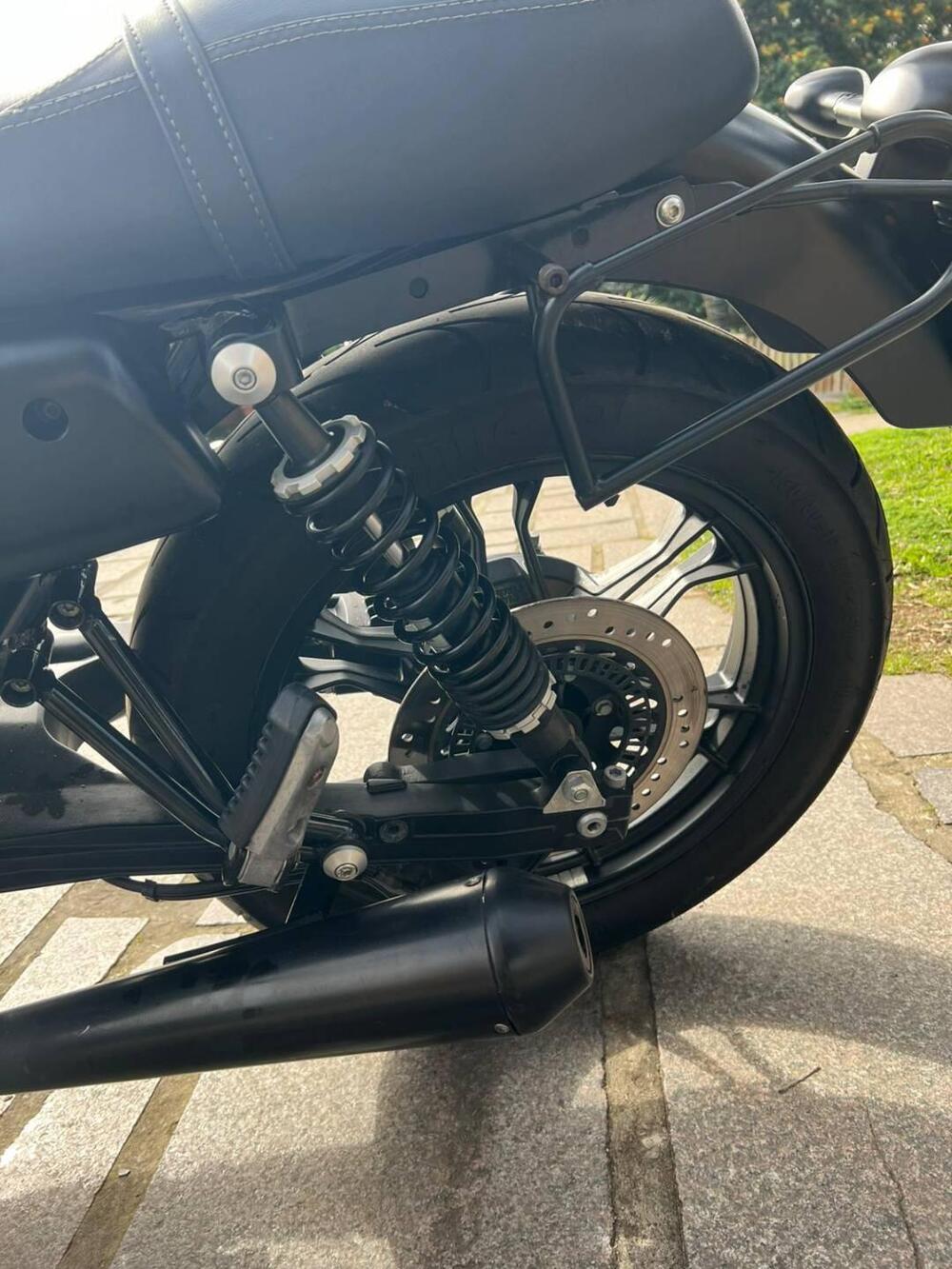 Moto Guzzi V7 III Stone (2017 - 20) (5)