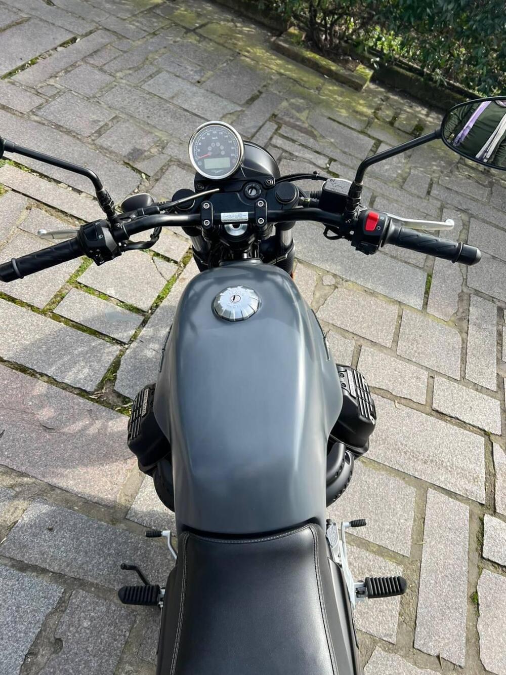 Moto Guzzi V7 III Stone (2017 - 20) (6)