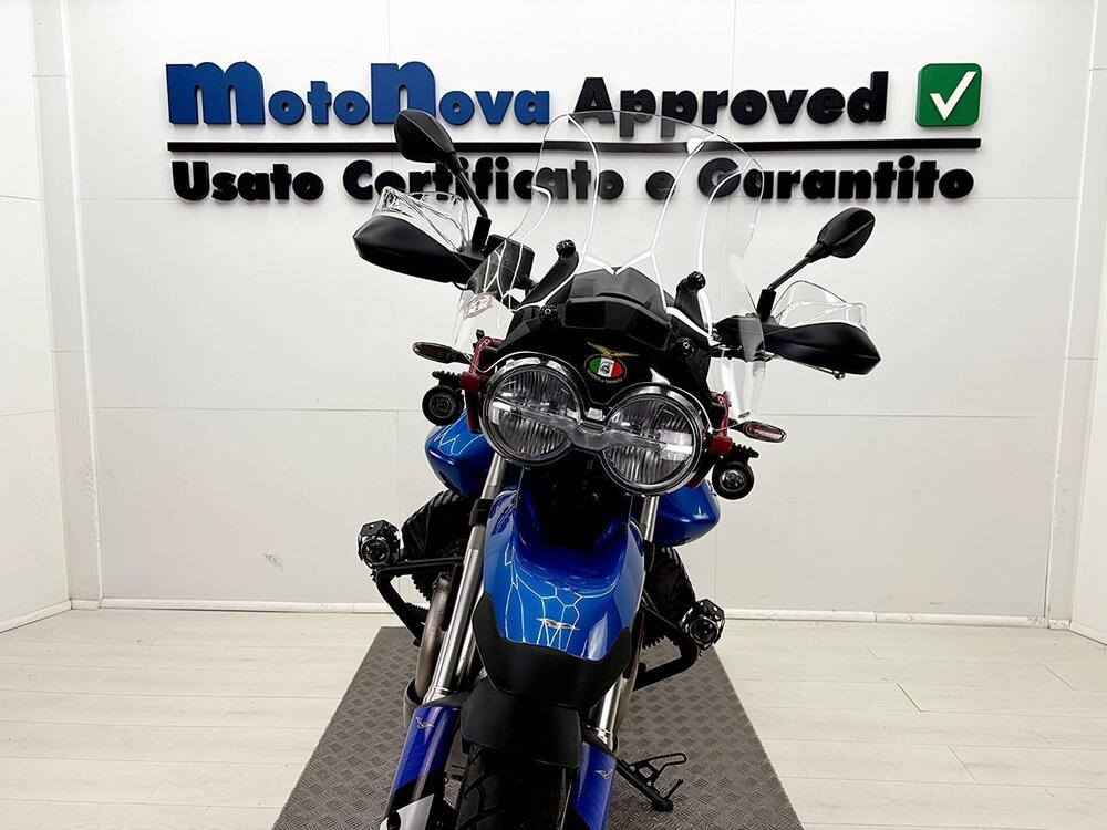 Moto Guzzi V85 TT Evocative Graphics (2021 - 23) (4)